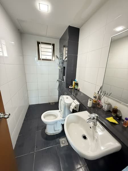 Service Residence for Sale at Sky Gardens Residences - John Pharn - Bathroom - PropertyGuru.com.my