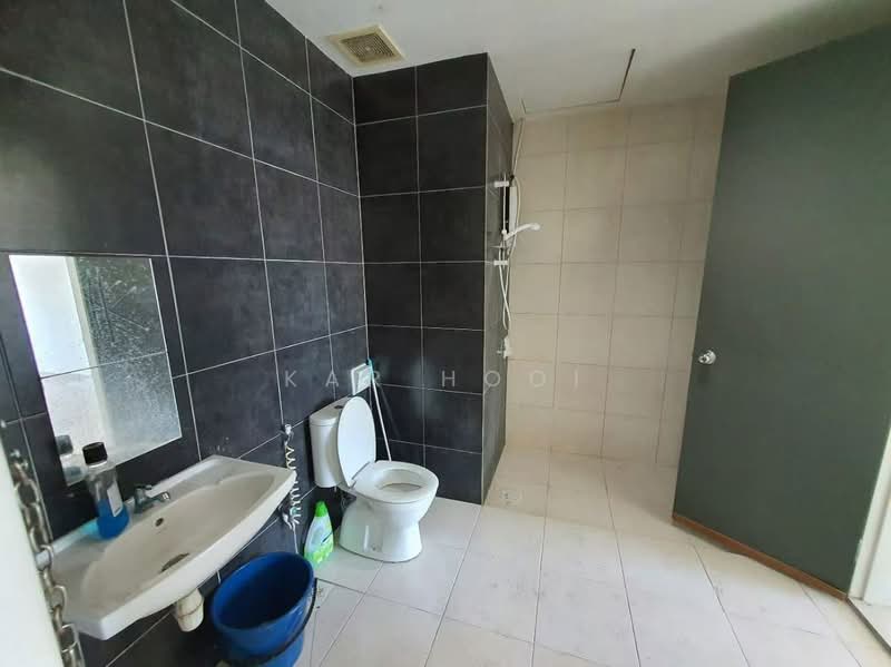 Service Residence for Sale at D'Pulze Cyberjaya - Kar Hooi - Bathroom - PropertyGuru.com.my