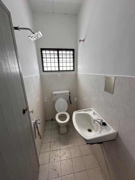 2-storey Terraced House for Sale in Lahat (Perak) - Qazin Khoo - Bathroom - PropertyGuru.com.my