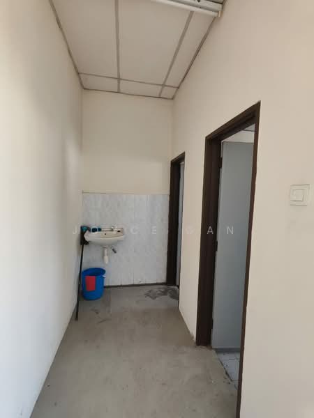 Shop / Office for Rent in Taman Bukit Dahlia (Pasir Gudang) - Joyce Gan - Corridor - PropertyGuru.com.my