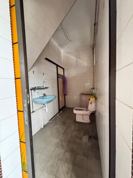 Tun Aminah untuk Untuk Disewa - RM 5,000 /bulan, Mac 2026 - Bathroom - PropertyGuru.com.my