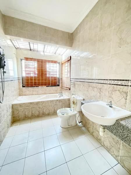 Semi-Detached House for Sale in Taman Mount Austin (Tebrau) - Joanne Ngoo - Bathroom - PropertyGuru.com.my