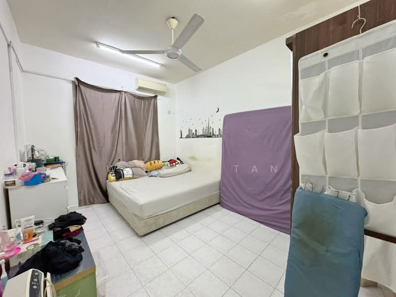 1.5-storey Terraced House for Sale in Taman Pelangi Indah (Ulu Tiram) - Winson Tan - Bedroom - PropertyGuru.com.my