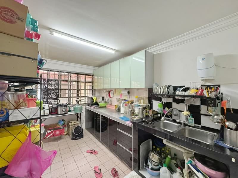 1.5-storey Terraced House for Sale in Taman Pelangi Indah (Ulu Tiram) - Winson Tan - Kitchen - PropertyGuru.com.my