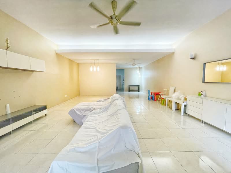 Bandar Nusaputra untuk Untuk Dijual - RM 580,000, Apr 2026 - Living Room - PropertyGuru.com.my