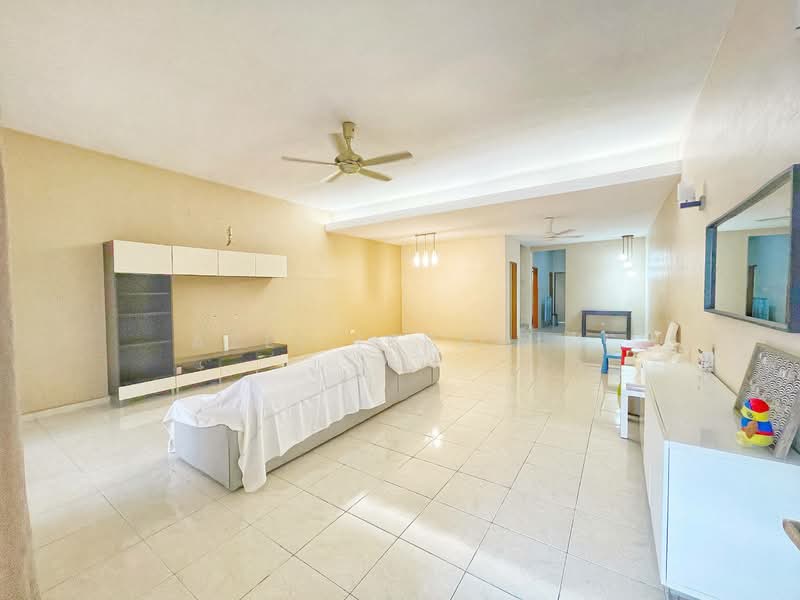 Bandar Nusaputra untuk Untuk Dijual - RM 580,000, Apr 2026 - Living Room - PropertyGuru.com.my