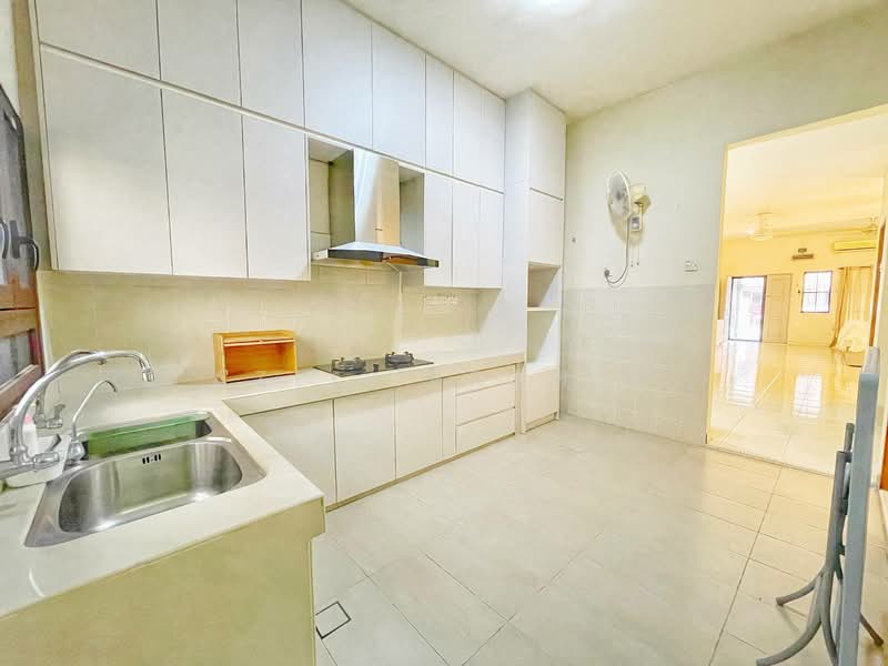 Bandar Nusaputra untuk Untuk Dijual - RM 580,000, Apr 2026 - Kitchen - PropertyGuru.com.my