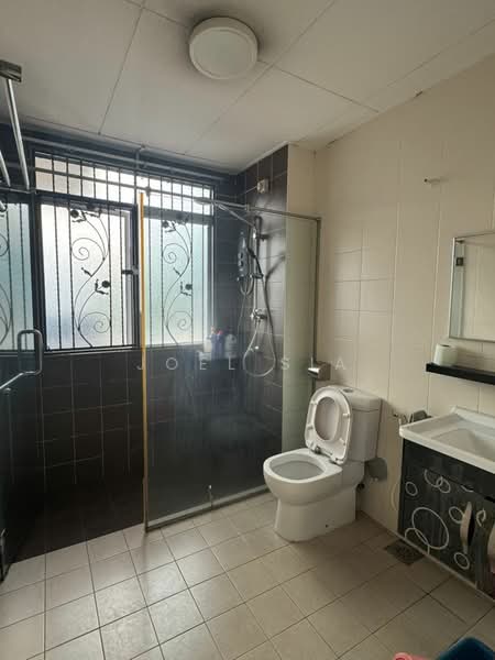 Bandar Bayu Tinggi Double Storey Kitchen Extended n Renovated House For Sale untuk Untuk Dijual - RM 688,000, Mac 2026 - Bathroom - PropertyGuru.com.my