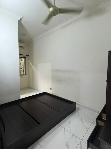 Bandar Bayu Tinggi Double Storey Kitchen Extended n Renovated House For Sale untuk Untuk Dijual - RM 688,000, Mac 2026 - Bedroom - PropertyGuru.com.my