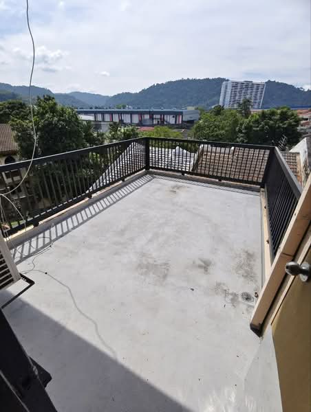3.5-storey Terraced House for Sale in Taman Kesuma (Ampang) - Azli Ibrahim - Exterior - PropertyGuru.com.my