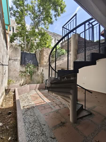 3.5-storey Terraced House for Sale in Taman Kesuma (Ampang) - Azli Ibrahim - Exterior - PropertyGuru.com.my