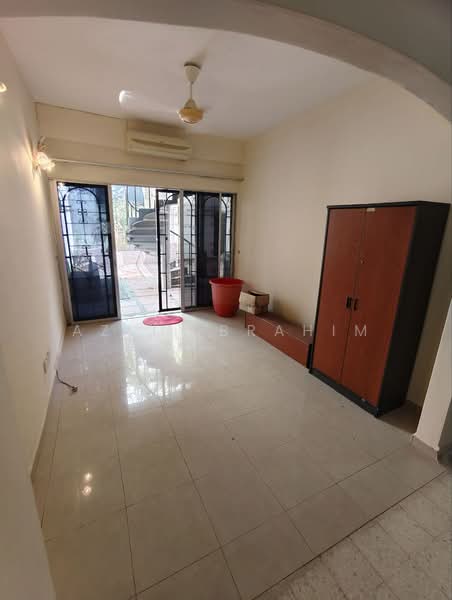 3.5-storey Terraced House for Sale in Taman Kesuma (Ampang) - Azli Ibrahim - Living Room - PropertyGuru.com.my