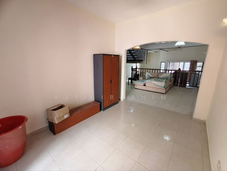 3.5-storey Terraced House for Sale in Taman Kesuma (Ampang) - Azli Ibrahim - Living Room - PropertyGuru.com.my