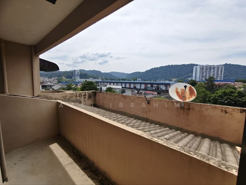 3.5-storey Terraced House for Sale in Taman Kesuma (Ampang) - Azli Ibrahim - Balcony - PropertyGuru.com.my