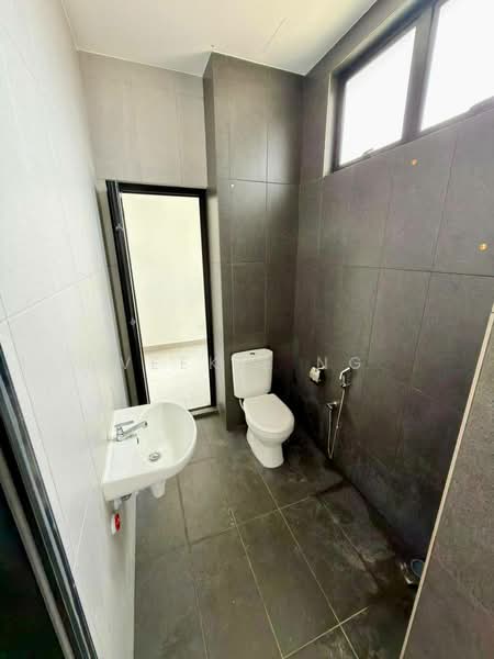 2-storey Terraced House for Sale in Taman Mount Austin (Tebrau) - Veekie Ng - Bathroom - PropertyGuru.com.my