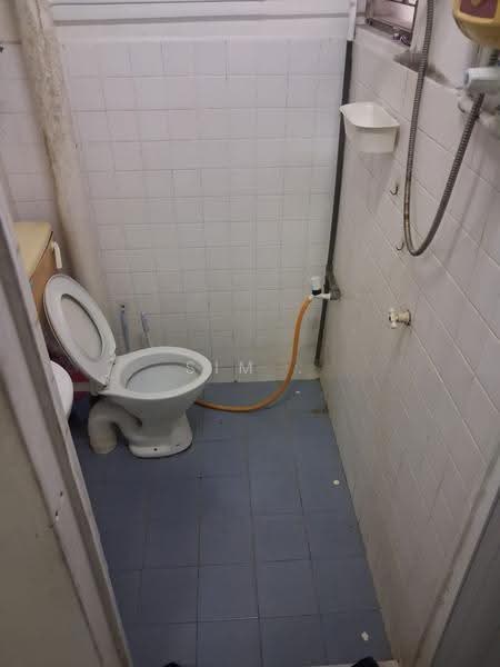 Rumah Flat untuk Dijual di Taman Malinja - Sim . - Bathroom - PropertyGuru.com.my