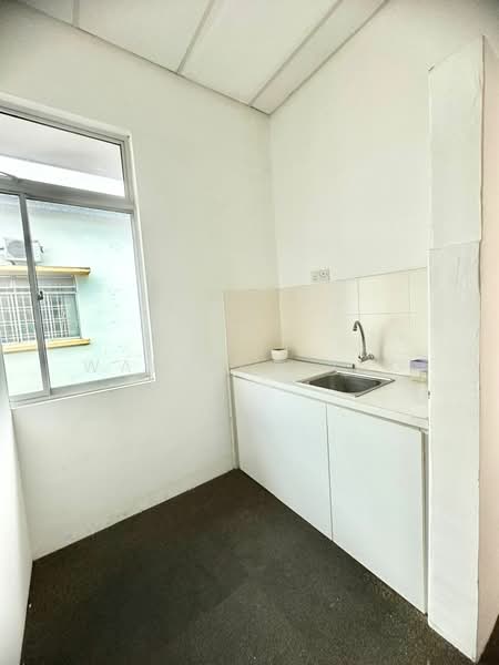 Shop / Office for Rent in Austin (Johor Bahru) - Wallace Ang - Kitchen - PropertyGuru.com.my