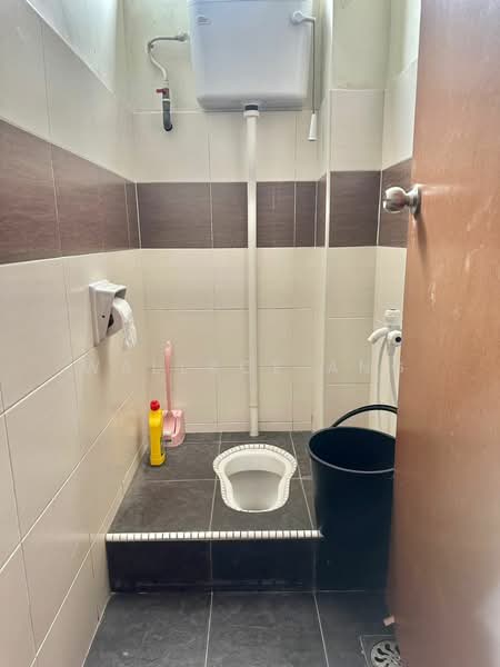 Shop / Office for Rent in Austin (Johor Bahru) - Wallace Ang - Bathroom - PropertyGuru.com.my