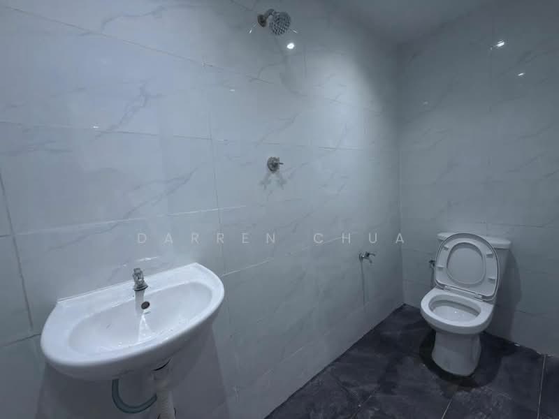 2-storey Terraced House for Sale in Bandar Baru Permas Jaya (Permas Jaya) - Darren Chua - Bathroom - PropertyGuru.com.my