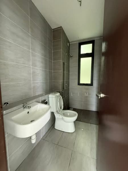 Service Residence for Sale at 8Scape Residence @ Sutera - Iris Lim - Bathroom - PropertyGuru.com.my