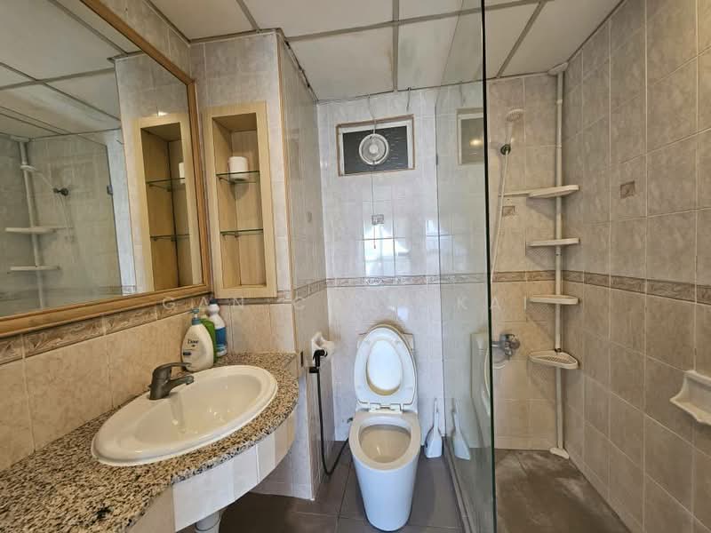 Condominium for Rent at Gold Coast Resort Condominium - Gan Chun Kai - Bathroom - PropertyGuru.com.my