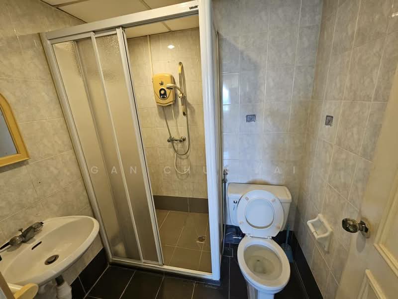 Condominium for Rent at Gold Coast Resort Condominium - Gan Chun Kai - Bathroom - PropertyGuru.com.my