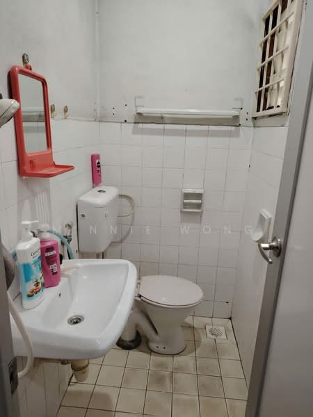 1-storey Terraced House for Sale in New Green Park (Rawang) - Minnie Wong - Bathroom - PropertyGuru.com.my