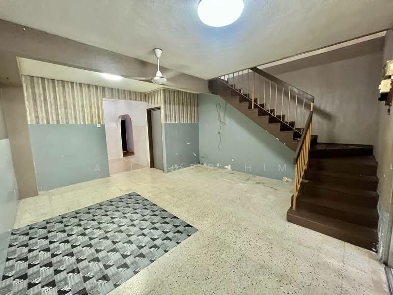 2-storey Terraced House for Sale in Taman Pandan Indah (Ampang) - Azli Ibrahim - Living Room - PropertyGuru.com.my