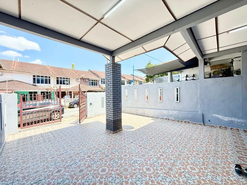1-storey Terraced House for Sale in Bandar Rinching Seksyen 4 (Semenyih) - Azli Ibrahim - Exterior - PropertyGuru.com.my
