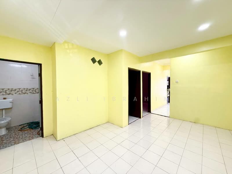 1-storey Terraced House for Sale in Bandar Rinching Seksyen 4 (Semenyih) - Azli Ibrahim - Bathroom - PropertyGuru.com.my