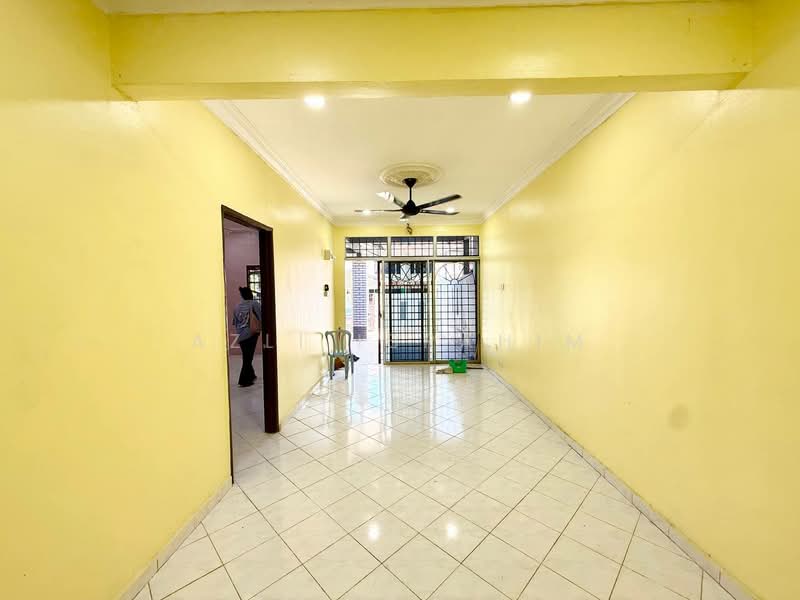 1-storey Terraced House for Sale in Bandar Rinching Seksyen 4 (Semenyih) - Azli Ibrahim - Living Room - PropertyGuru.com.my