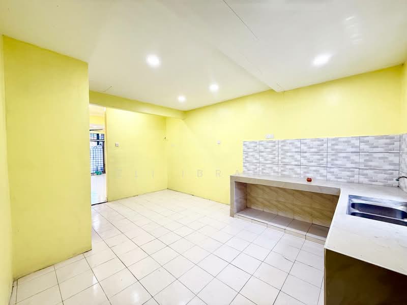 1-storey Terraced House for Sale in Bandar Rinching Seksyen 4 (Semenyih) - Azli Ibrahim - Kitchen - PropertyGuru.com.my