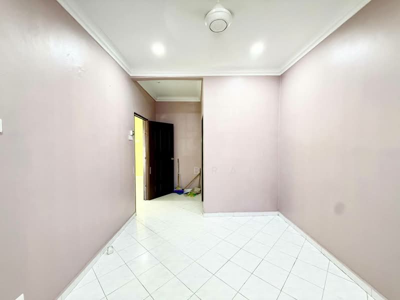 1-storey Terraced House for Sale in Bandar Rinching Seksyen 4 (Semenyih) - Azli Ibrahim - Interior - PropertyGuru.com.my