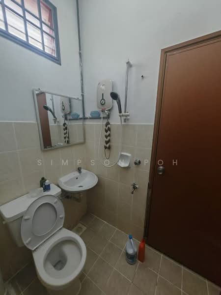 2-storey Terraced House for Sale in Taman Mutiara Rini (Skudai) - Simpson Poh - Bathroom - PropertyGuru.com.my
