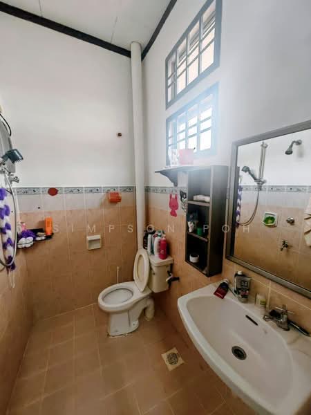 2-storey Terraced House for Sale in Taman Mutiara Rini (Skudai) - Simpson Poh - Bathroom - PropertyGuru.com.my