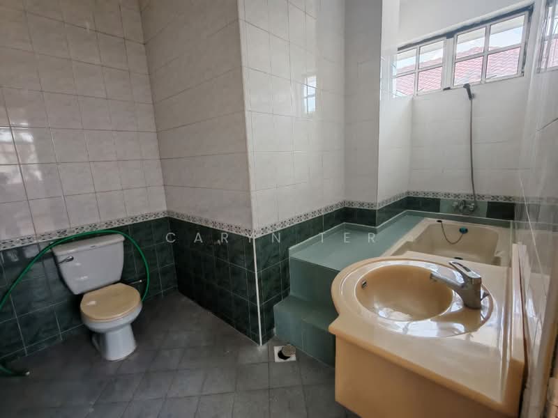 Semi-Detached House for Sale in Bandar Putra (Kulai) - Caryn Ter - Bathroom - PropertyGuru.com.my
