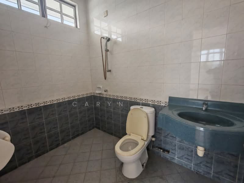 Semi-Detached House for Sale in Bandar Putra (Kulai) - Caryn Ter - Bathroom - PropertyGuru.com.my