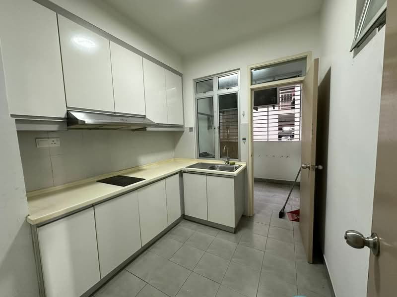 Apartment for Rent at Austin Suites (Permata Austin) - Jia Xi - Kitchen - PropertyGuru.com.my