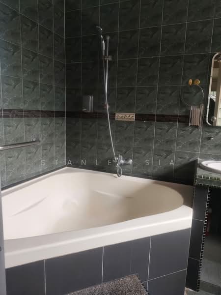 Kepong Ulu untuk Untuk Disewa - RM 1,250 /bulan, Mac 2026 - Bathroom - PropertyGuru.com.my