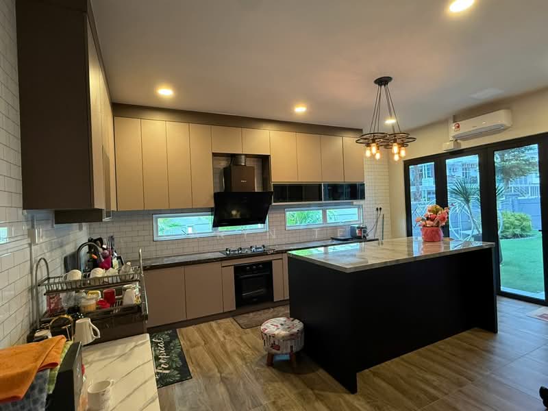 Cluster House for Sale in Mutiara Rini (Skudai) - Caryn Ter - Kitchen - PropertyGuru.com.my