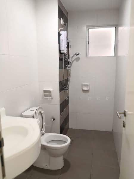 Condominium for Rent at Hijauan Puteri Condominium - Amanda Lock - Bathroom - PropertyGuru.com.my