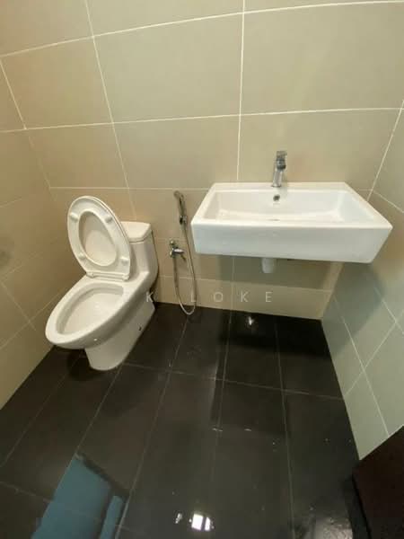 Service Residence for Sale at Wave @ Marina Cove - ZK Loke - Bathroom - PropertyGuru.com.my