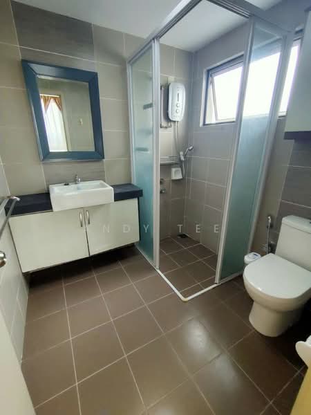 Servis Apartment untuk Disewa di TTDI Adina - Andy Tee - Master Bathroom With Shower Screen - PropertyGuru.com.my