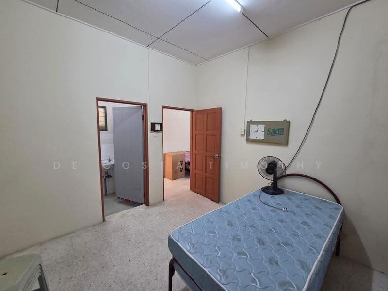 Rumah Teres 1-Tingkat untuk Dijual di Taman Merdeka (Batu Berendam) - De Costa Timothy - Bedroom - PropertyGuru.com.my