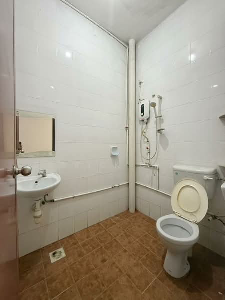 Taman Mount Austin untuk Untuk Dijual - RM 558,000, Mac 2026 - Bathroom - PropertyGuru.com.my