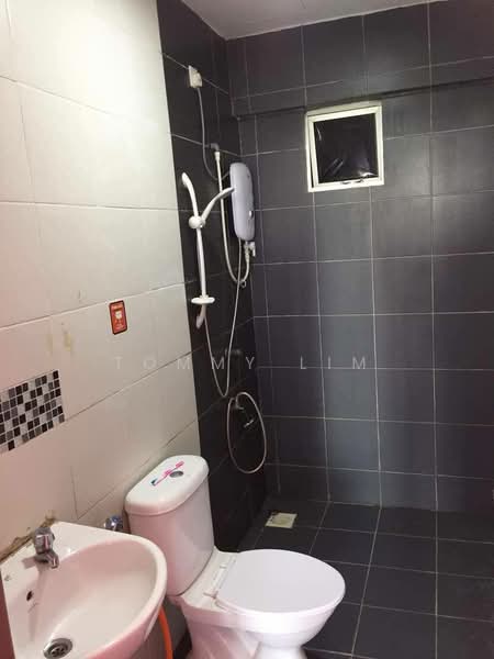 Apartment for Sale at Zennith Suites (Pangsapuri Kebun Teh) - Tommy Lim - Bathroom - PropertyGuru.com.my