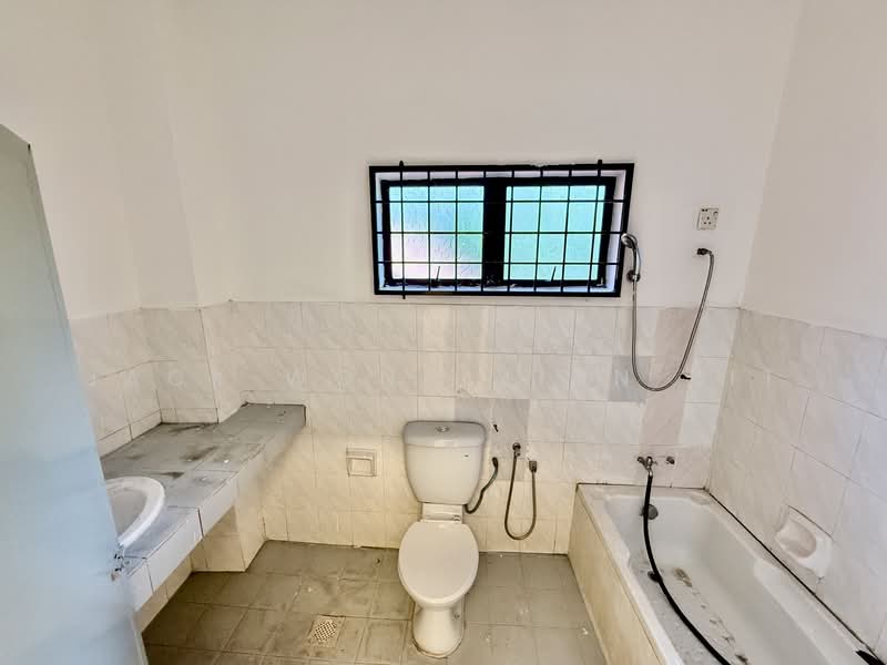 Bandar Country Homes untuk Untuk Dijual - RM 928,000, Apr 2026 - Bathroom - PropertyGuru.com.my