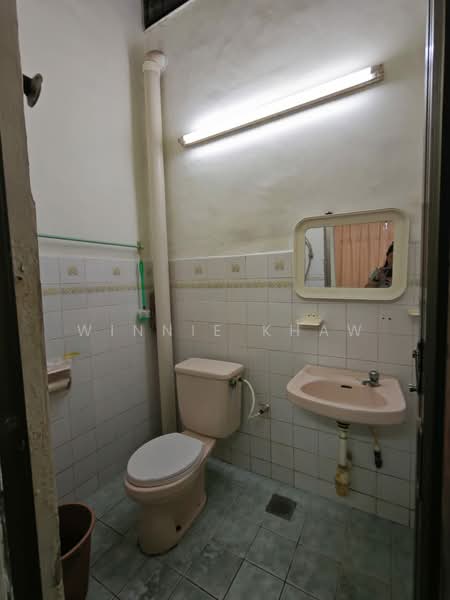 1-storey Terraced House for Rent in Bandar Baru Permas Jaya (Permas Jaya) - Winnie KHAW - Bathroom - PropertyGuru.com.my
