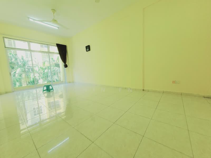 Pangsapuri Bukit Beruang Bestari (University View) untuk Untuk Dijual - RM 255,000, Mac 2026 - Living Room - PropertyGuru.com.my