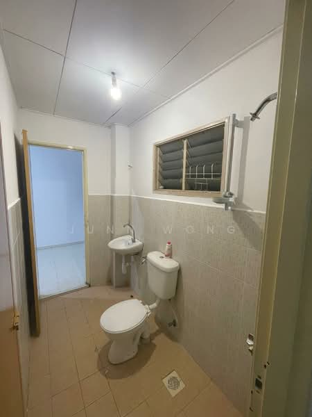 2 storey Landed Jalan Nenes Indah, Batu Caves untuk Untuk Disewa - RM 2,500 /bulan, Apr 2026 - Bathroom - PropertyGuru.com.my